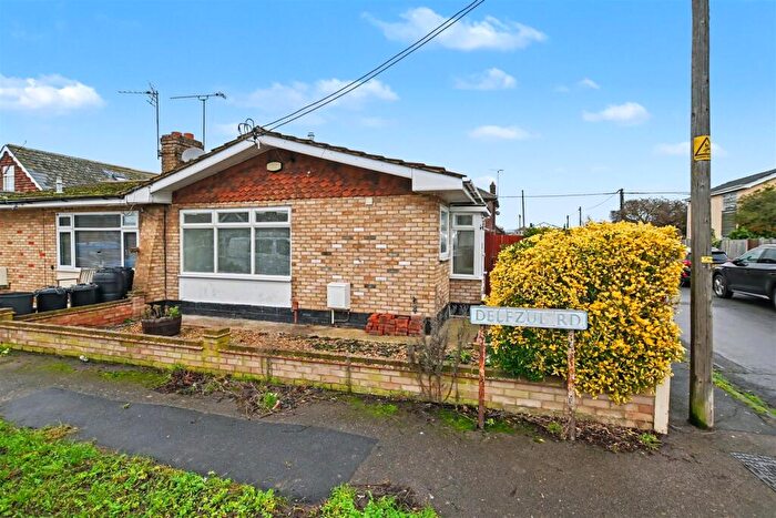 1 Bedroom Bungalow For Sale In Thelma Avenue, Canvey Island, SS8