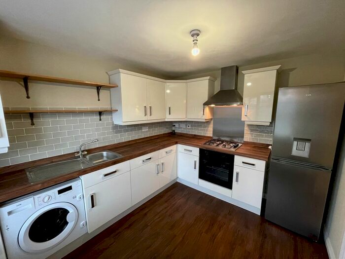 4 Bedroom Semi-Detached House To Rent In Calver Way, Waverley, S60