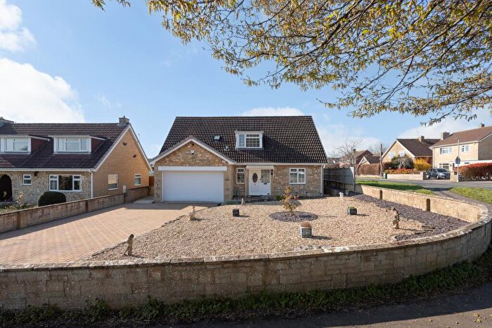 5 Bedroom Detached House For Sale In Balmoral Road, Trowbridge, BA14