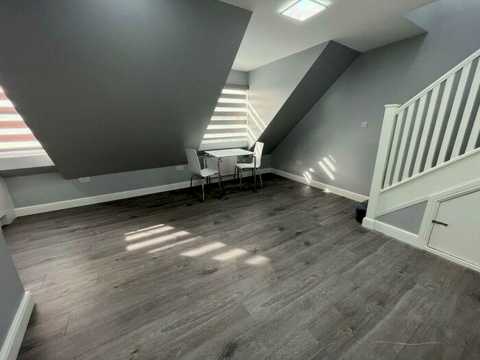 1 Bedroom Maisonette To Rent In The Burroughs, London, NW4