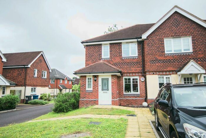 3 Bedroom House To Rent In The Croft, GU8