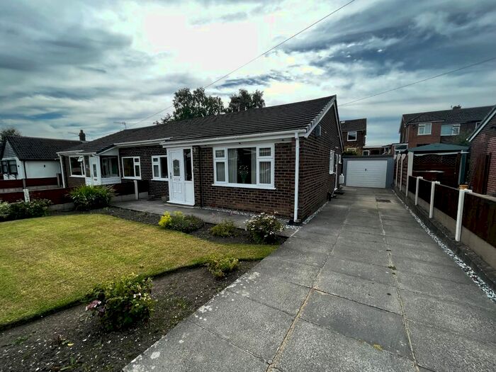 2 Bedroom Bungalow To Rent In Green Lane, Hadfield, Glossop, SK13