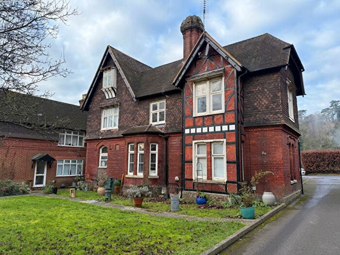 1 Bedroom Flat To Rent In Holme Lodge, Godalming, GU7