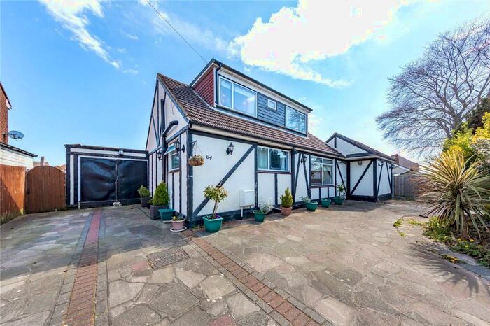 4 Bedroom Detached Bungalow To Rent In Hubert Road, Rainham, Essex, RM13