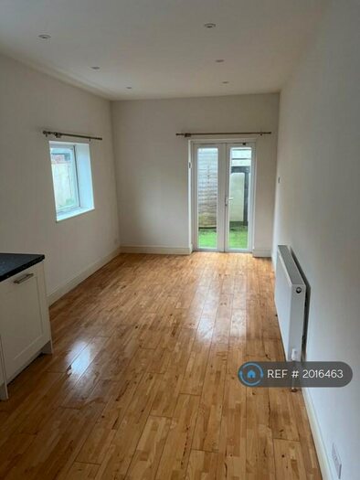 2 Bedroom Flat To Rent In Luckwell Road, Bristol, BS3