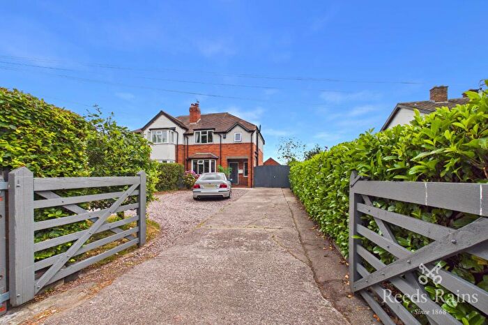 3 Bedroom Semi Detached House For Sale In Station Road, Holmes Chapel, Crewe, Cheshire, CW4