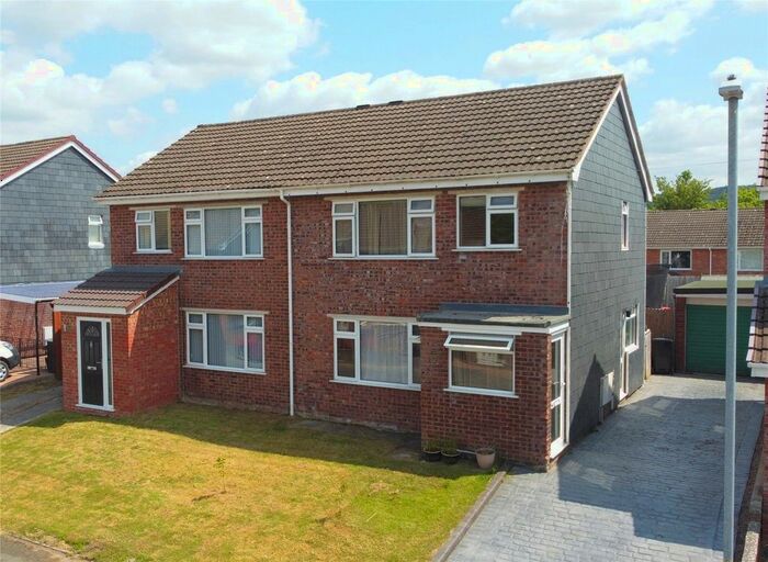 3 Bedroom Semi-Detached House For Sale In Llys Rhufain, Caersws, Powys, SY17