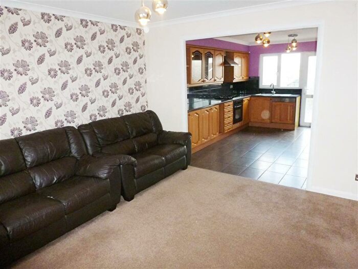 3 Bedroom House To Rent In Ninian Road, Hemel Hempstead, HP2