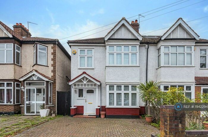 3 Bedroom Semi-Detached House To Rent In Linchmere Road, London, SE12