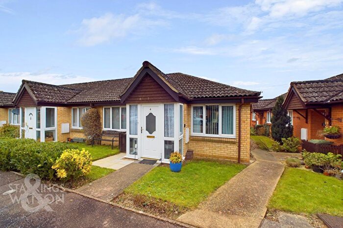 2 Bedroom Semi-detached Bungalow For Sale In Wherry Reach, Acle, Norwich, NR13