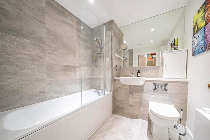 2 Bedroom Flat For Sale In Queens House, Twickenham, London, TW1