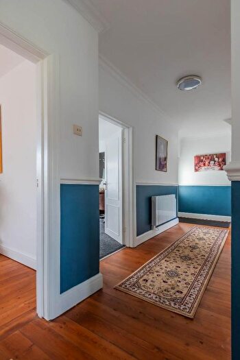 2 Bedroom Flat For Sale In Church Avenue, Penarth, CF64