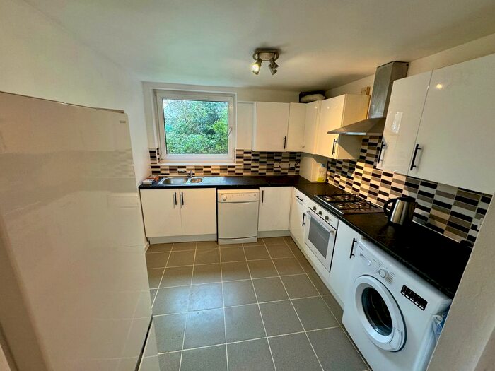 3 Bedroom Flat To Rent In Gordon Road, London, N3