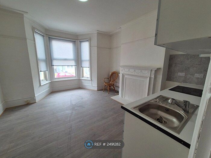 2 Bedroom Flat To Rent In St Pauls Rd, Margate, CT9
