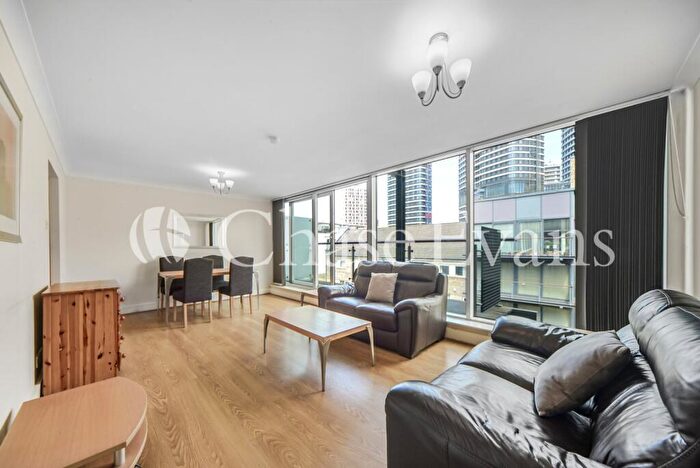 2 Bedroom Flat To Rent In Boardwalk Place, Canary Wharf, London, E14