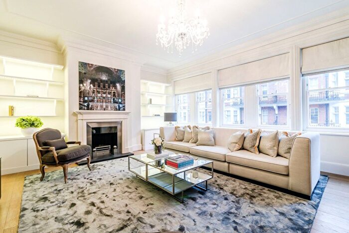 3 Bedroom Flat To Rent In Duke Street, Mayfair, London, W1K