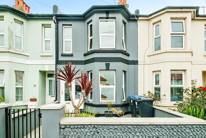 3 Bedroom Terraced House For Sale In Lyndhurst Road, Worthing, BN11