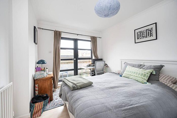 2 Bedroom Flat To Rent In Back Church Lane, Aldgate, London, E1
