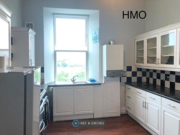 3 Bedroom Flat To Rent In West End Park Street, Glasgow, G3