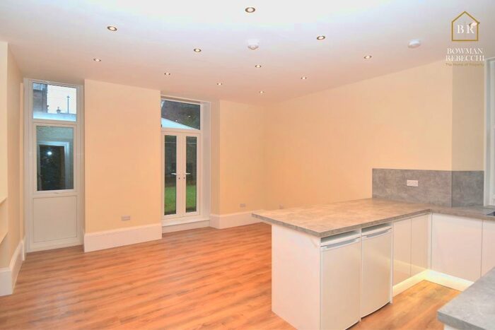 2 Bedroom Flat To Rent In Kelly Street, Inverclyde, Greenock, PA16