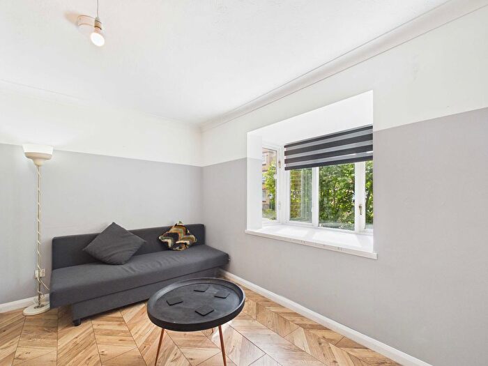 1 Bedroom End Terrace House To Rent In Chaucer Drive, London, SE1