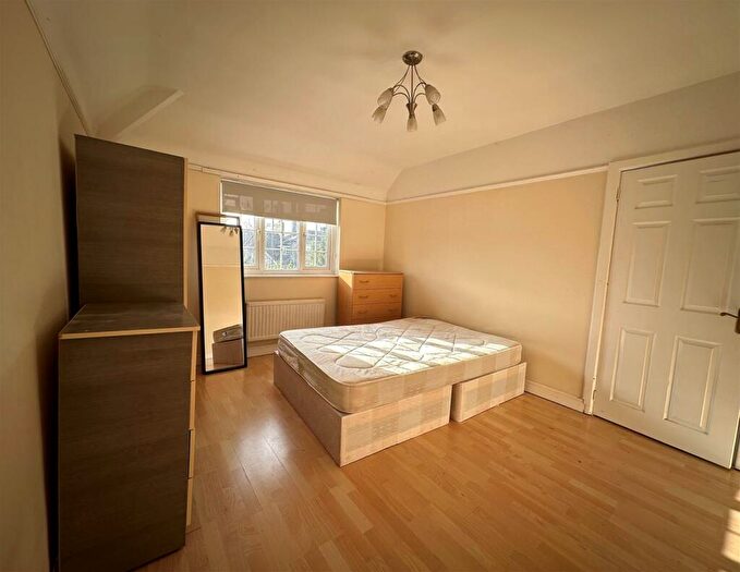 2 Bedroom Apartment To Rent In East End Road, Finchley, N3