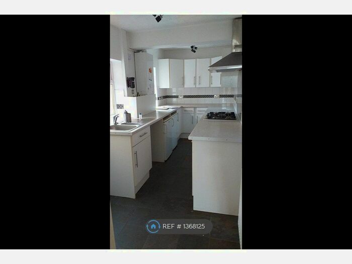 3 Bedroom End Of Terrace House To Rent In Bowbridge Road, Newark, NG24