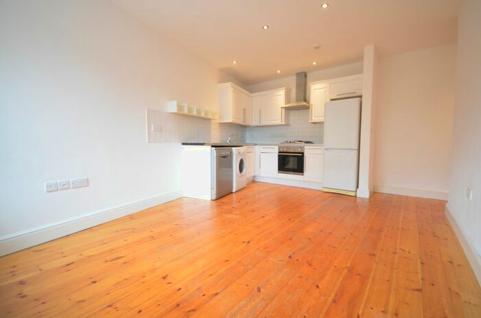 2 Bedroom Flat To Rent In Moore House, Willow Way, Sydenham, SE26