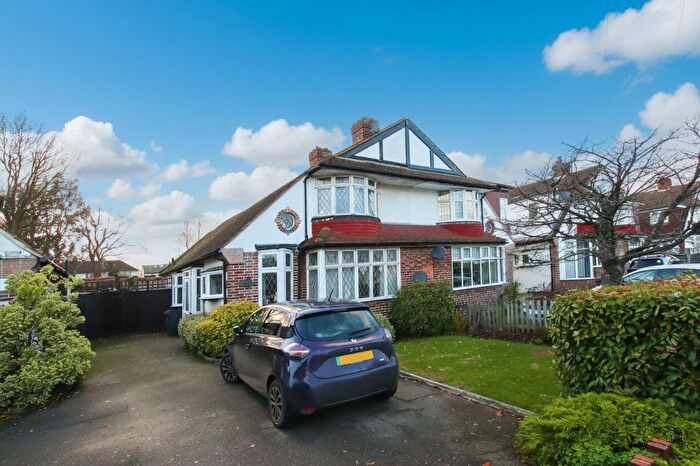 3 Bedroom Semi Detached House For Sale In Links Way, Beckenham, BR3