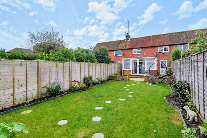 2 Bedroom Cottage For Sale In Peasemore, Berkshire RG20
