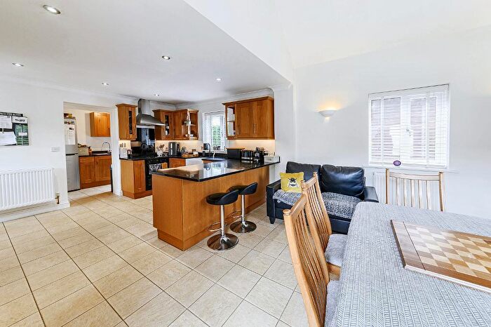 4 Bedroom Detached House For Sale In Church End, Thurleigh Bedford, MK44