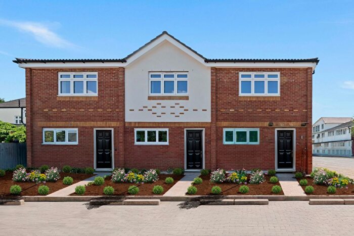 2 Bedroom End Terrace House For Sale In Trent Way, Worcester Park, KT4