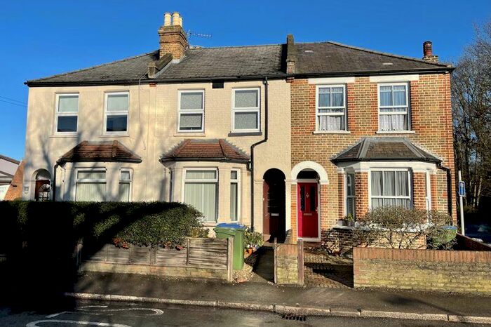 1 Bedroom Flat To Rent In Hare Lane, Claygate, KT10