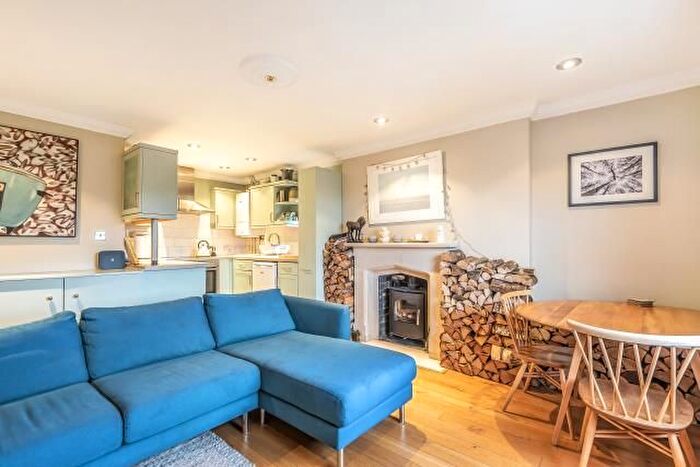 3 Bedroom Flat For Sale In Mount Ararat Road, Richmond, TW10