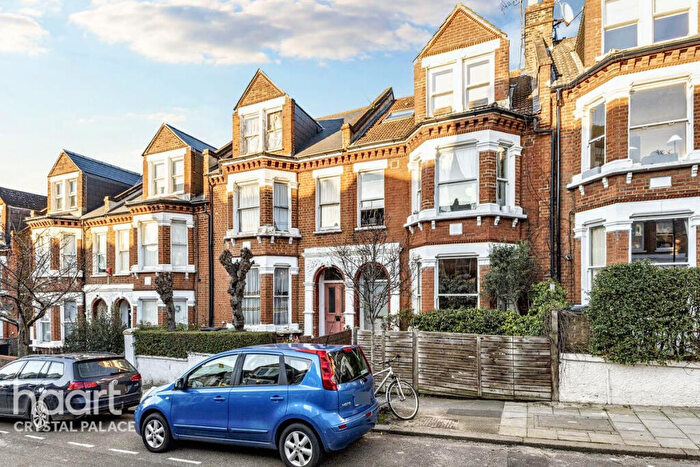 5 Bedroom Terraced House For Sale In Kestrel Avenue, London, SE24