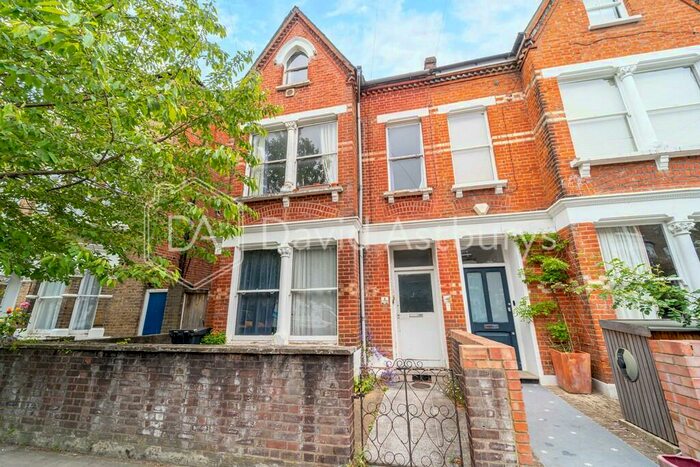 3 Bedroom Apartment To Rent In Fairbridge Road, Archway, London, N19