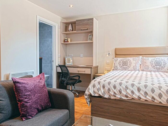 Apartment To Rent In Apt, Eagle House #, M3