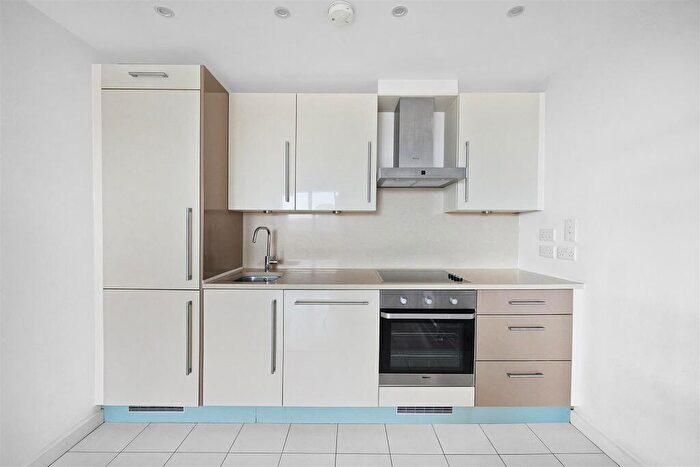 1 Bedroom Flat To Rent In Emerson Apartments, New River Village, Hornsey, N8