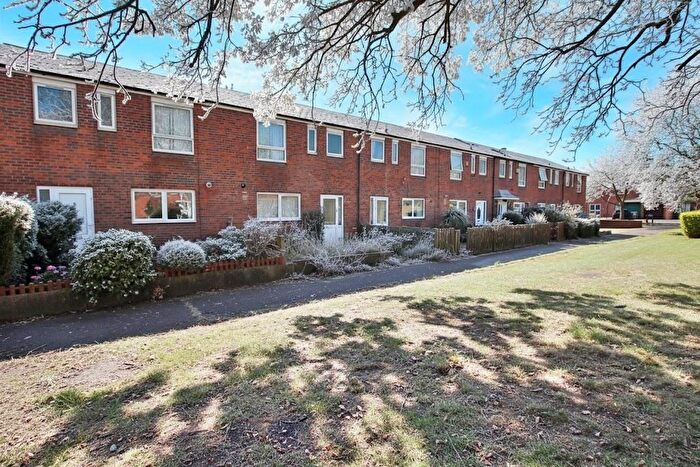 3 Bedroom Terraced House For Sale In Hackney Close, Borehamwood, WD6