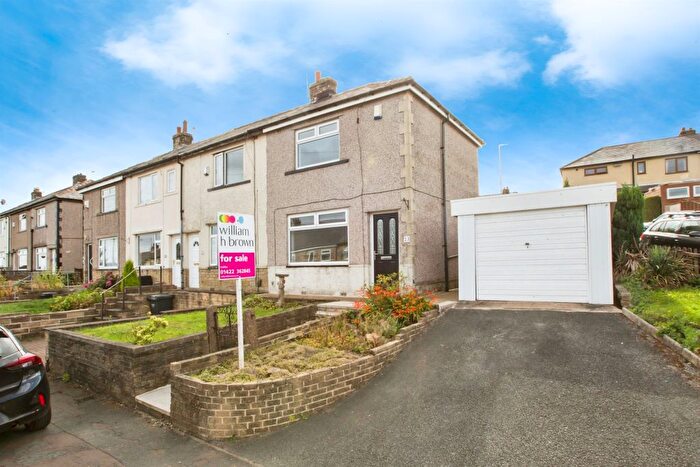 2 Bedroom End Terrace House For Sale In Broadway, Halifax, HX3