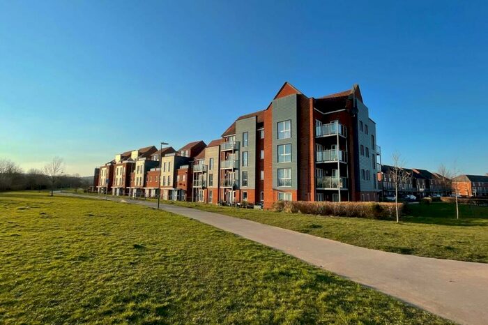 2 Bedroom Flat To Rent In Lakeside, SO50