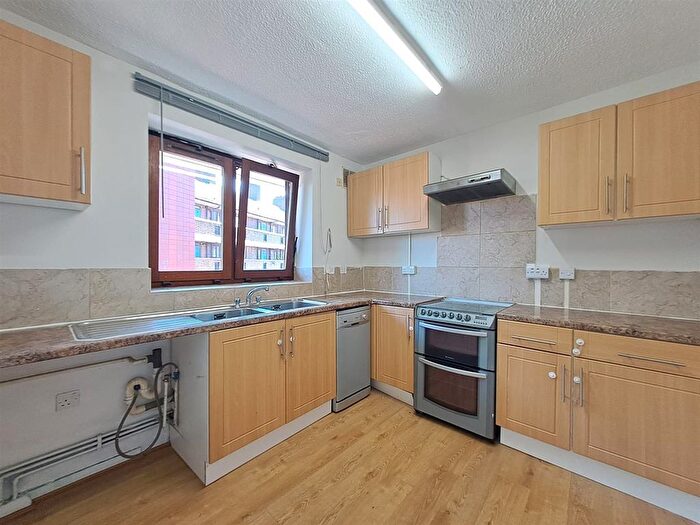 2 Bedroom Flat To Rent In Harrington Hill, London, E5