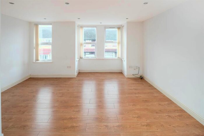 Studio To Rent In Springfield Road, London, N15