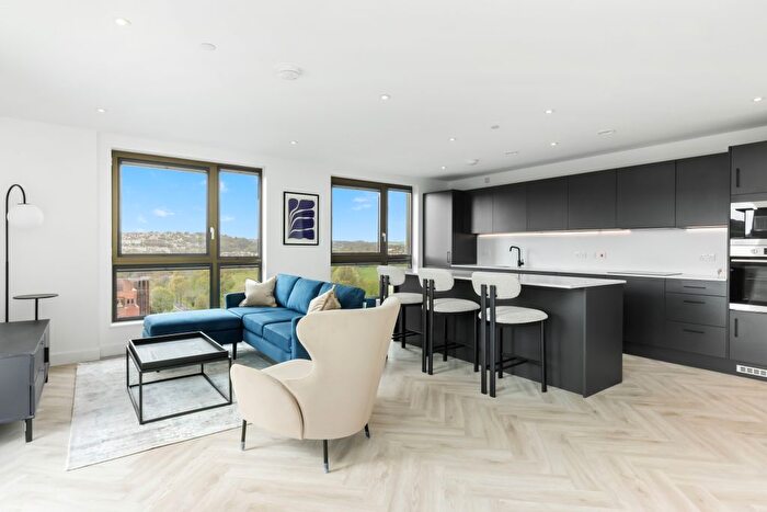 3 Bedroom Flat To Rent In Wellesbourne, Preston Park Brighton, BN1