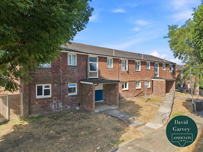 1 Bedroom Flat For Sale In Sevenoaks Close, Romford, RM3