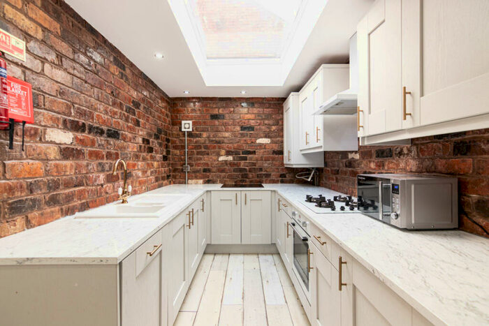 7 Bedroom Property To Rent In Halsbury Road, Liverpool, L6