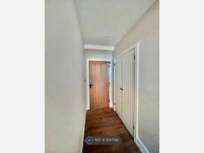 2 Bedroom Flat To Rent In Isabella House, East Grinstead, RH19