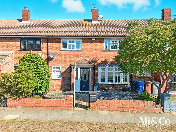 3 Bedroom Terraced House For Sale In Bradshawe Road, Grays, RM16