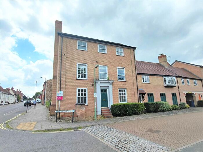 2 Bedroom Flat To Rent In Harrington Close, Bury St. Edmunds, IP33
