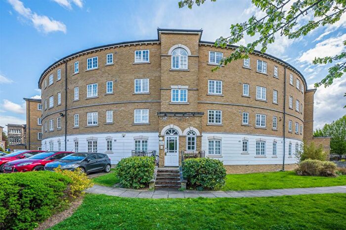 2 Bedroom Flat For Sale In Gilbert Close, Shooters Hill, SE18